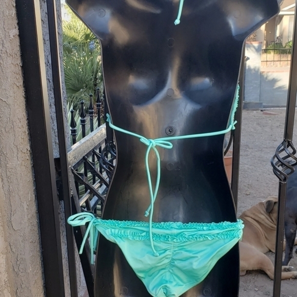 Victoria's Secret - Picture 3 of 8